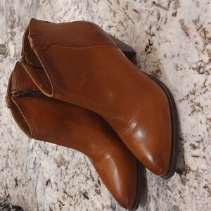 Frye Cara Leather Western Heeled Bootie SZ 8 Brown NEW
